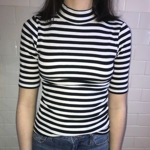 H&M mockneck t shirt